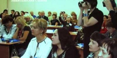 Видеосюжет ОТВ-Снежинск от 9 декабря 2014 г. Борисова Оксана Феликсовна, заведующий МБДОУ №14, победитель конкурса; Залеская Анжелика Анатольевна, старший воспитетель МБДОУ №14, финалист конкурса.